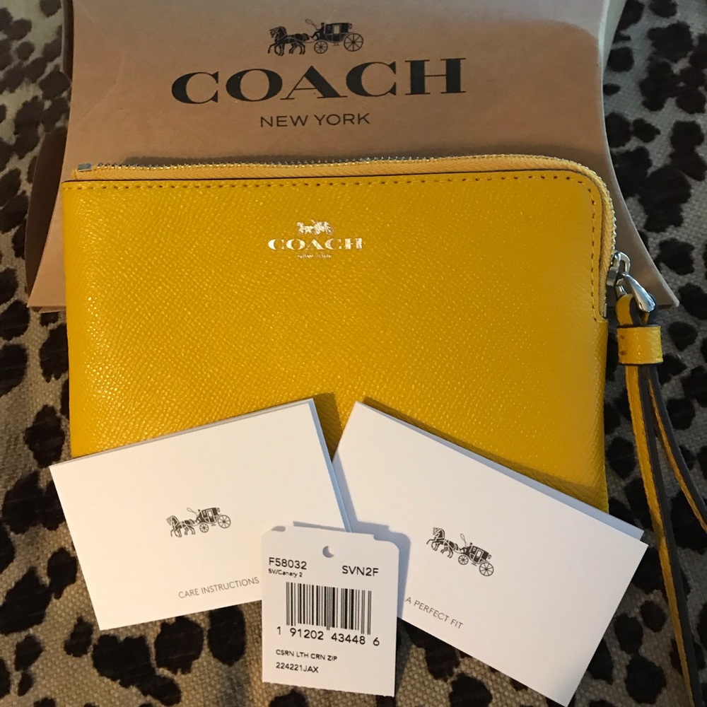 Coach Corner Zip Wrislet